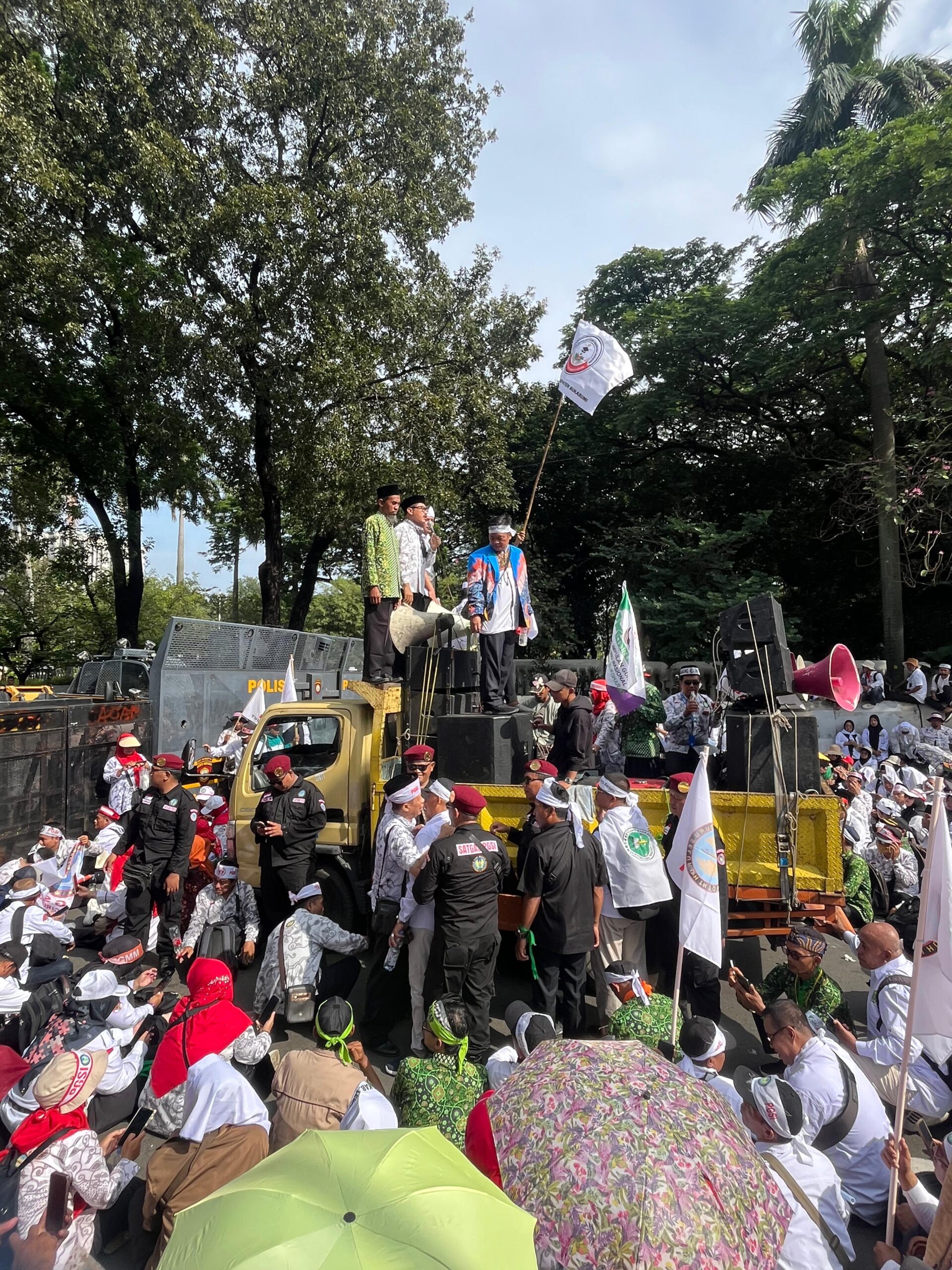 Ribuan Guru Non-PNS Madrasah Desak Pemerintah Perhatikan Nasib Mereka