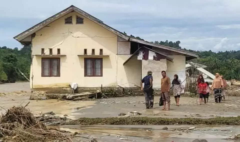 Puluhan Sekolah Dasar di Aceh Barat Hancur dan Terendam Banjir