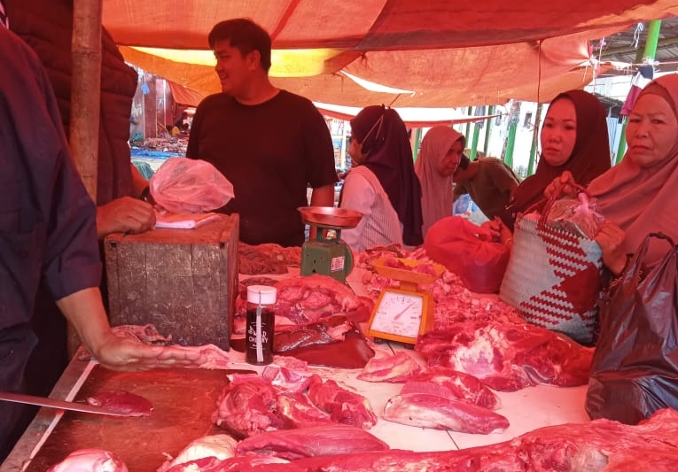 Pasokan Lancar, Harga Daging Sapi di Pasar Semurup Kerinci Tetap Rp150 Ribu per Kilo