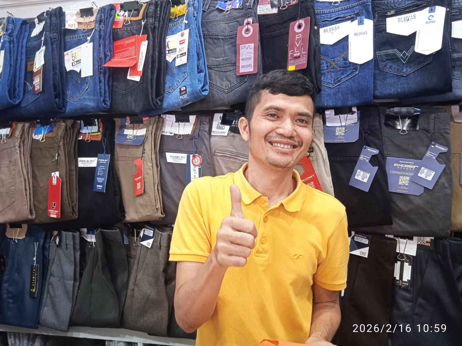 Jelang Ramadan, Toko Pakaian di Sungai Penuh Diserbu Pembeli, Omzet Pedagang Tembus Rp15 Juta per Hari