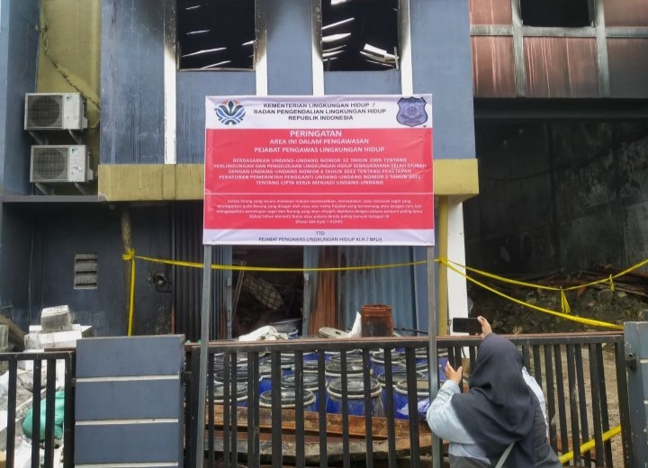 KLH Cek Gas Beracun Usai Kebakaran Gudang Pestisida di Tangsel