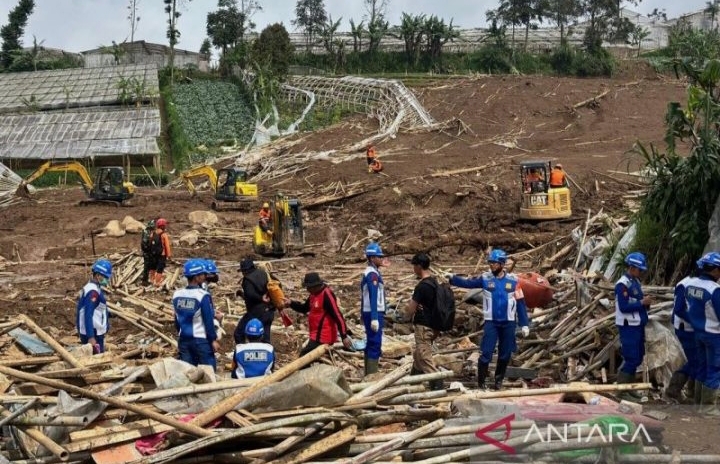 SAR Longsor Cisarua Resmi Dihentikan