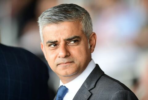 Sadiq Khan Resmikan Lampu Ramadan di London