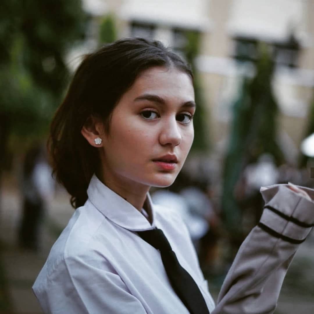 Zoe Abbas Jackson, Bintang Muda Blasteran yang Bersinar Sejak Remaja