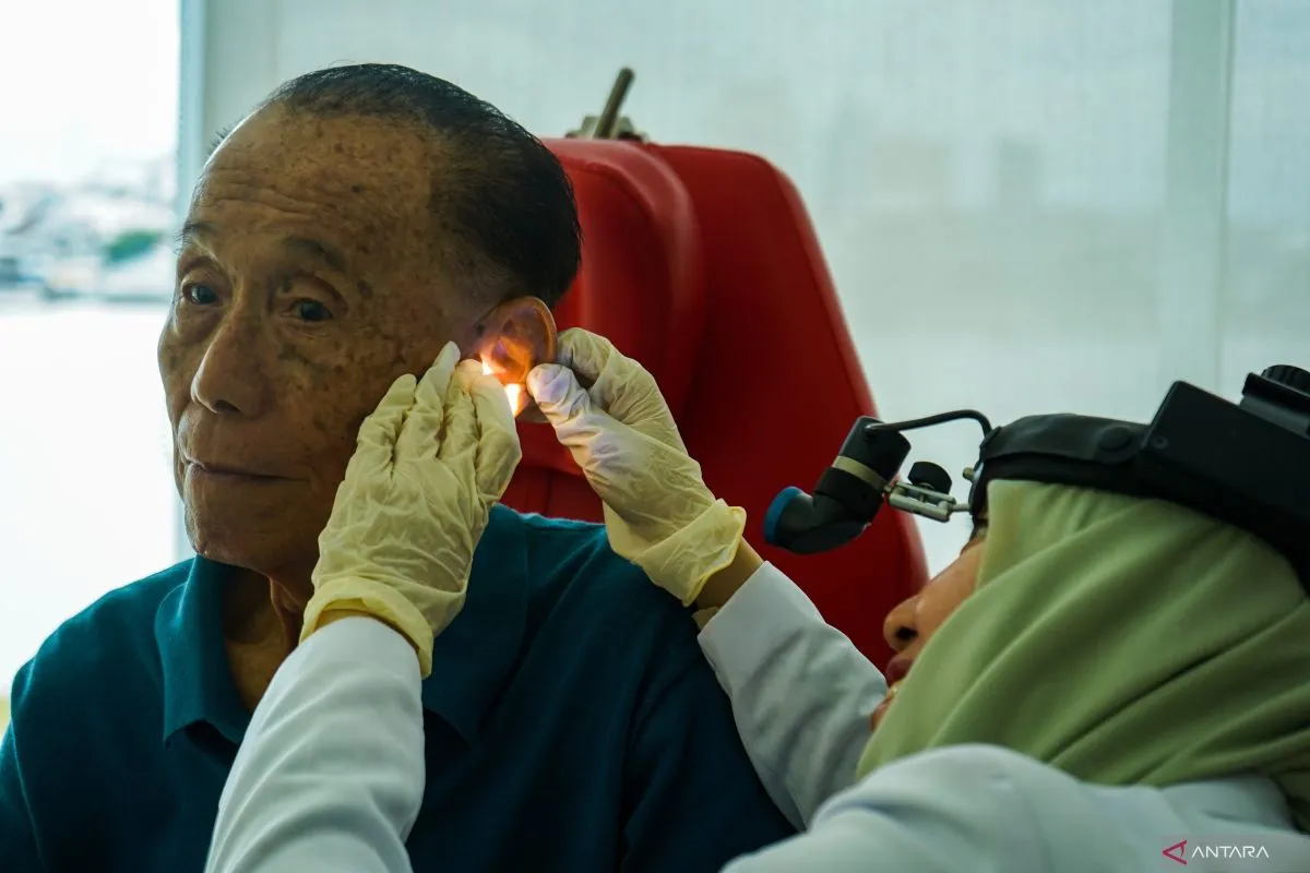 Cocktail Party Deafness, Gejala Gangguan Pendengaran pada Lansia