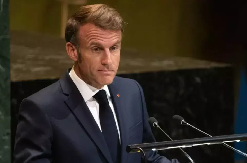 Macron Respons Aturan Indonesia Batasi Akses Medsos Anak