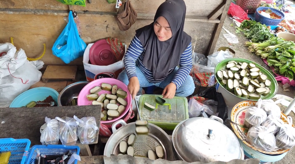 Kue Tetu Laris Manis Saat Ramadan di Polman