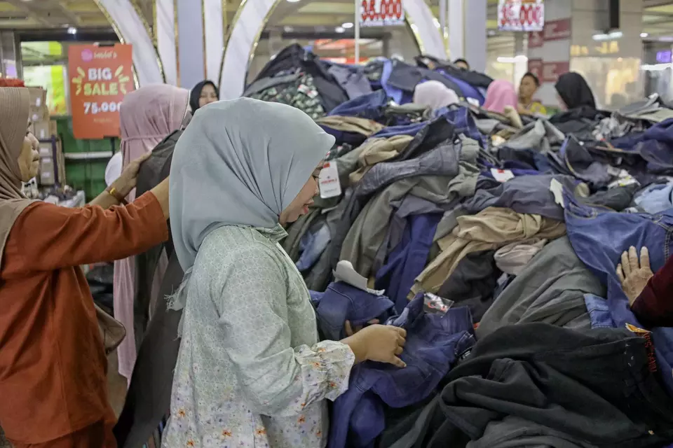 Pengunjung Pasar Tanah Abang Tembus 70.000 Jelang Lebaran