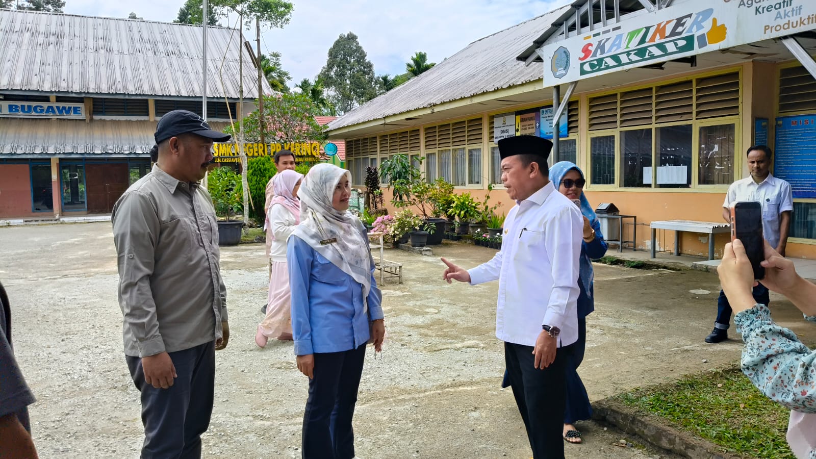 Tinjau SMK SPP N 3 Kerinci, Al Haris Kagum Sekolah Mandiri dengan Perkebunan Jagung 10 Hektare