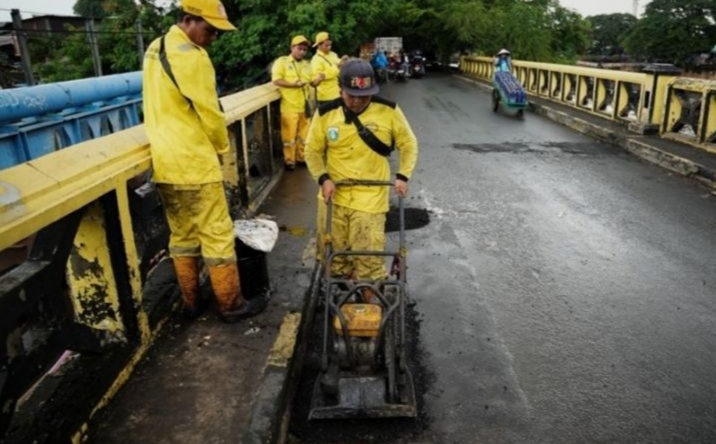 Sudin Bina Marga Perbaiki 636 Titik Jalan Rusak di Jakbar