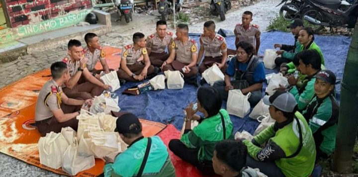 Taruna Akpol Sosialisasi Mudik Aman di Daan Mogot