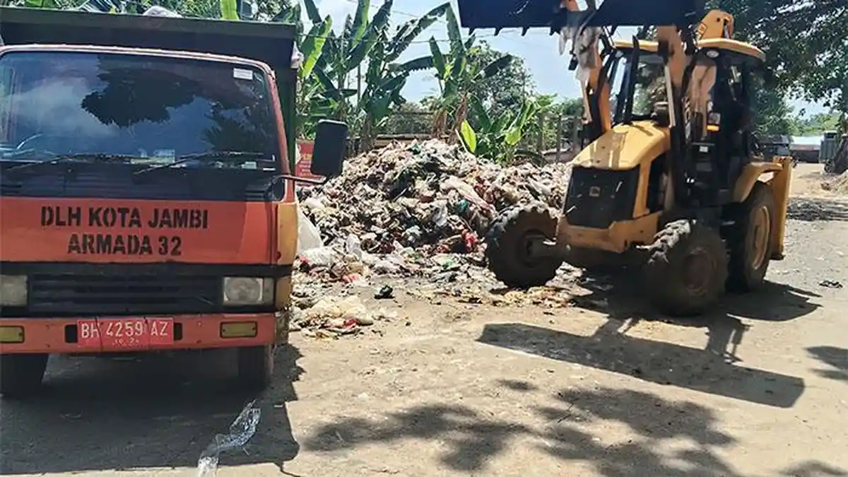 Simpang Rimbo Disorot, Tumpukan Sampah Mengular Jelang Lebaran