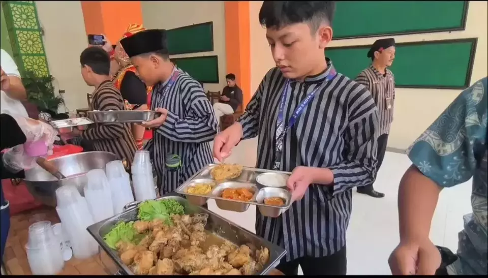 Uji Coba MBG Prasmanan di Malang Sukses, Siswa Makanan Lebih Lahap