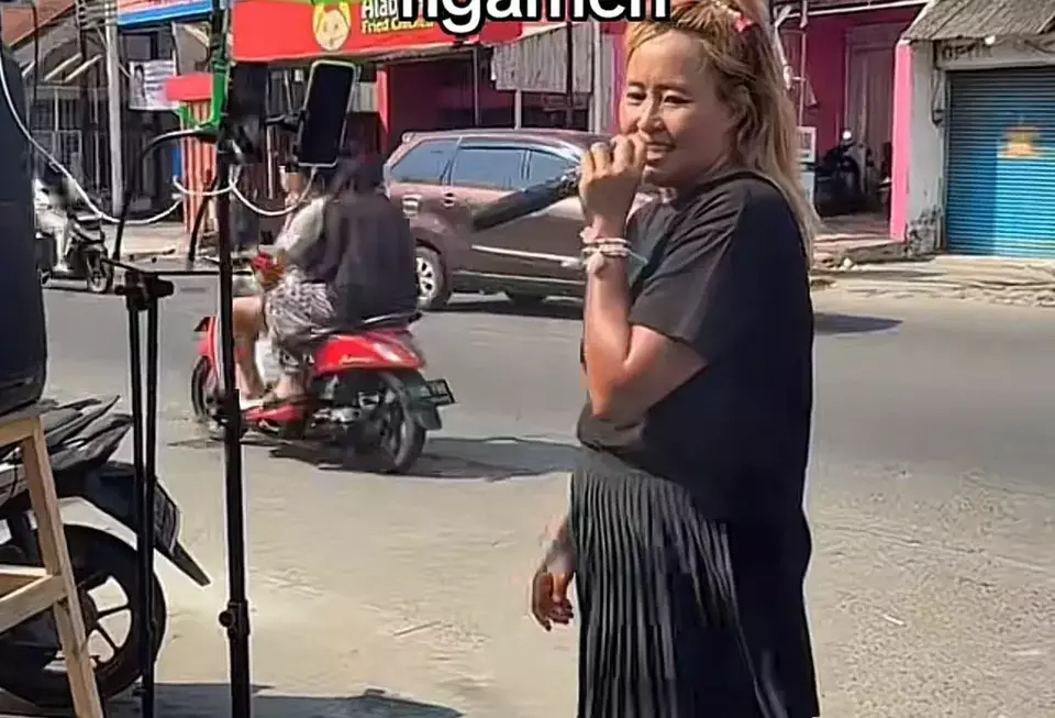 Pinkan Mambo Ngamen di Pinggir Jalan, Raup Rp26 Juta Sehari, Viral di TikTok