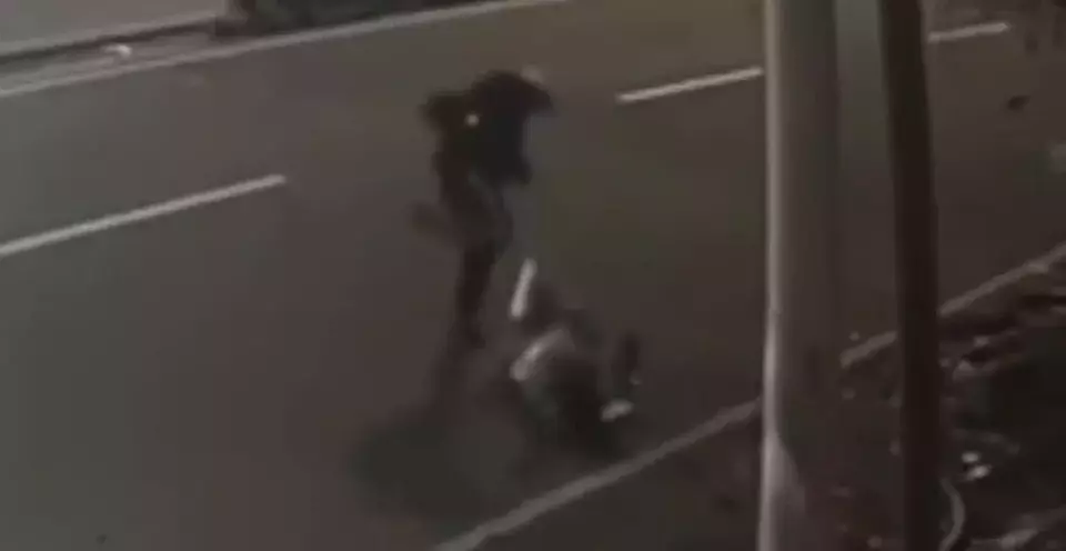 Petugas Damkar Brutal Dibegal di Gambir, Motor dan HP Raib