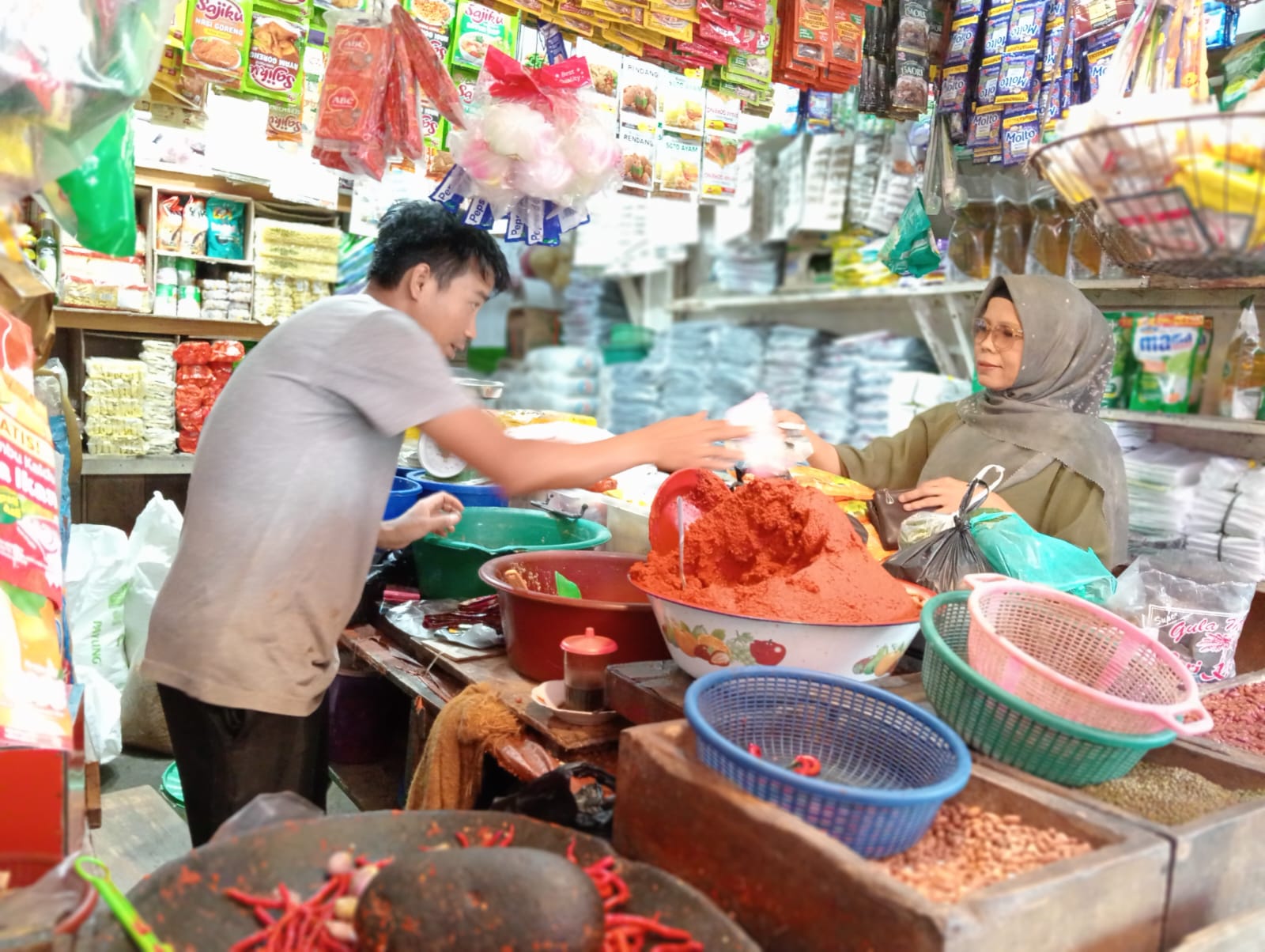 Cabai Merah Makin Pedas di Kantong, Harga Naik 100 Persen di Pasar Tanjung Bajure