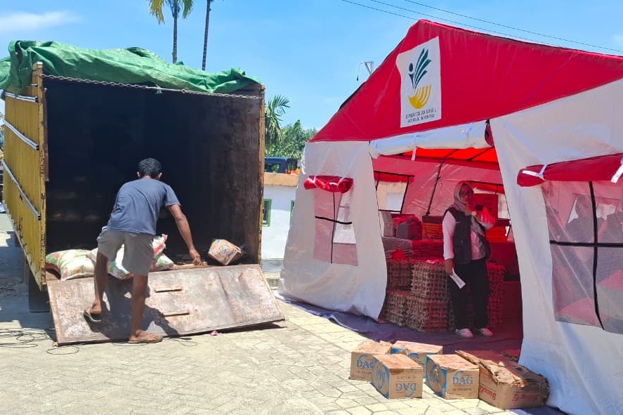 Ratusan Warga Terdampak Konflik di Patani Barat Terima Bantuan Kemensos