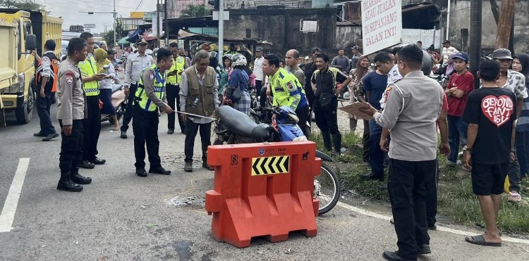 Truk Hino dan Motor Bertabrakan di Alam Barajo, Satu Orang Meninggal Dunia