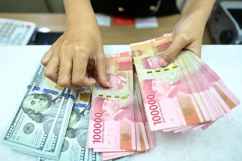 Rupiah Tersungkur di Awal Perdagangan, Sentuh Rp17.367 per Dolar AS