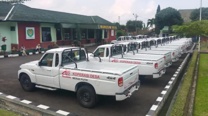 Mobil Pikap hingga Pendingin Ruangan Dibagikan untuk Koperasi Desa di Kuningan