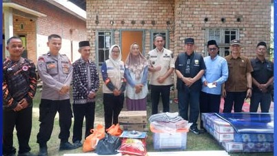 Kebakaran Hanguskan Rumah Warga, Wabup Muaro Jambi Serahkan Bantuan
