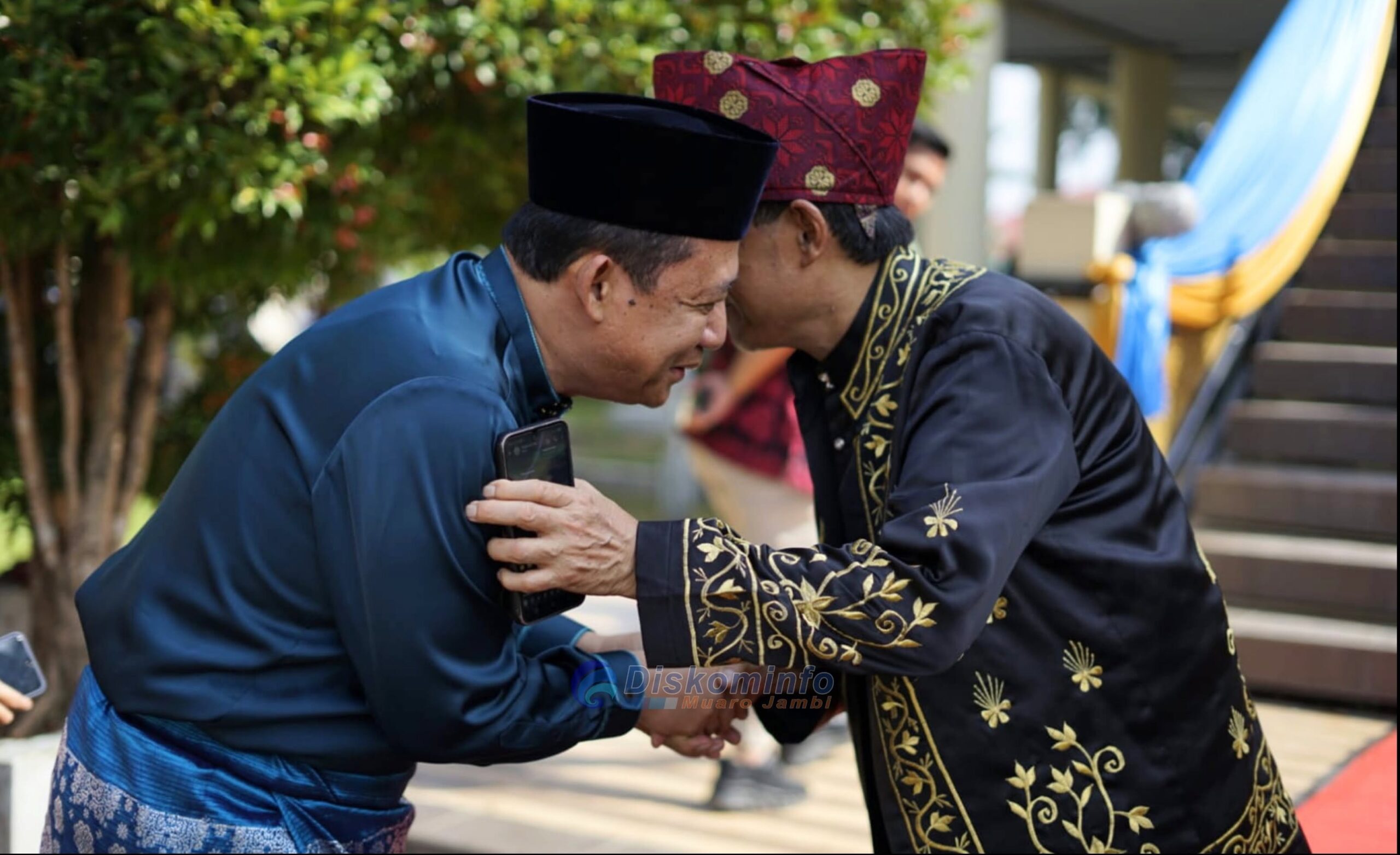 Bupati Bambang Bayu Suseno Terima Penghargaan pada Hari Adat Melayu Jambi