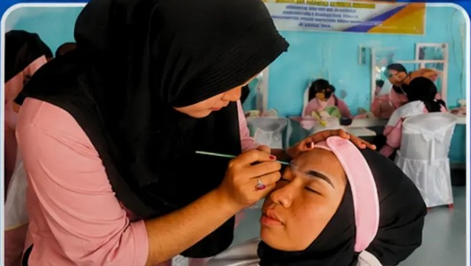 Pelatihan Rias Pengantin di Kerinci Jadi Jalan Ekonomi Baru Bagi Warga
