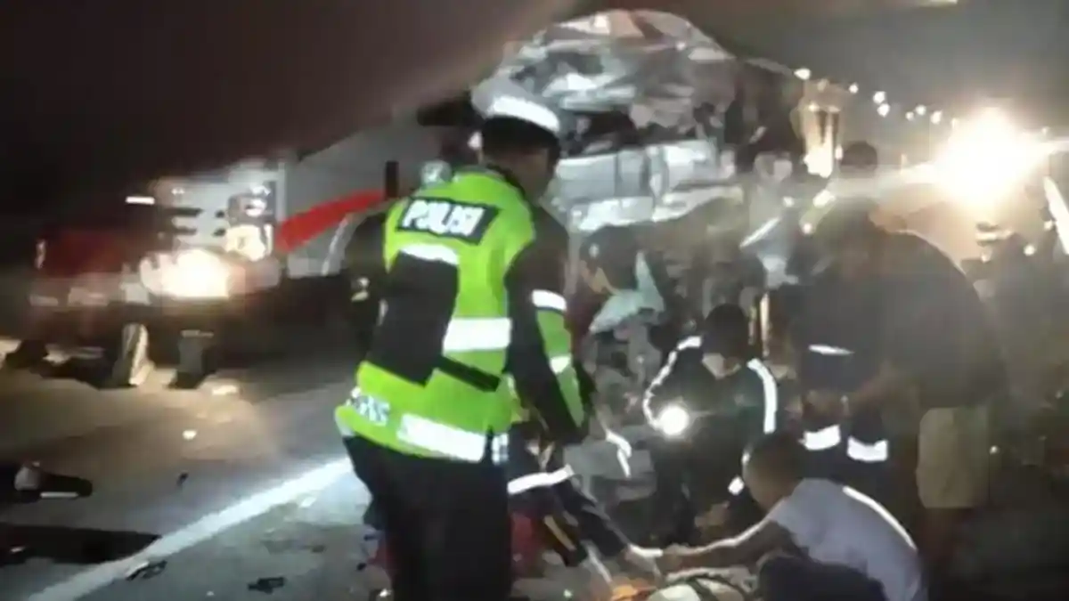 Mobil Hiace Asal Kerinci Ringsek Hantam Truk, 5 Tewas dan 5 Luka-Luka