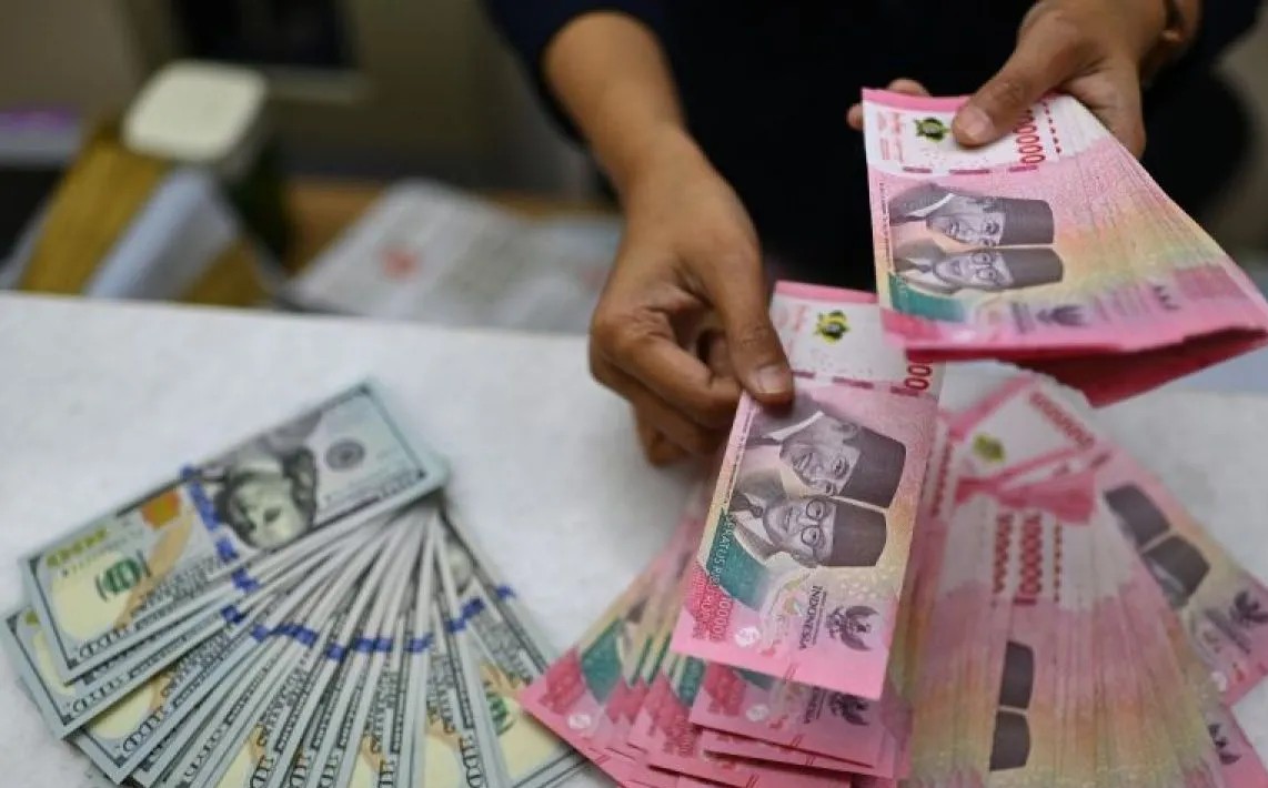 Dolar AS Kembali Menekan, Rupiah Dibuka Melemah ke Rp17.883