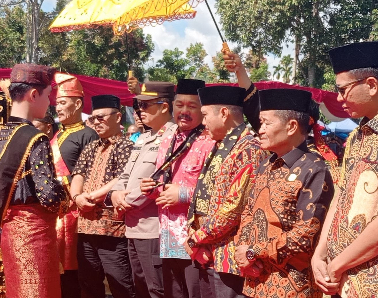 Bupati Monadi Hadiri Kenduri Sko Sanggaran Agung, Ajak Masyarakat Terus Lestarikan Adat Kerinci