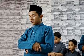 Letak Tangan Saat Salat di Dada atau Perut? Ulama Tegaskan Keduanya Sah