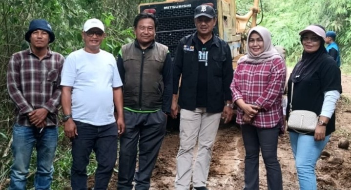 Murison Pastikan Pemeliharaan Jalan Selampaung–Masgo Tepat Mutu demi Kelancaran Mobilitas Warga