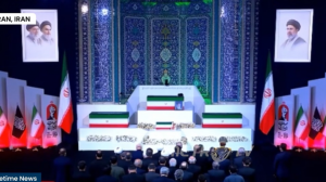 Tangis Para Pemimpin Iran Iringi Penghormatan Terakhir untuk Ali Khamenei di Teheran