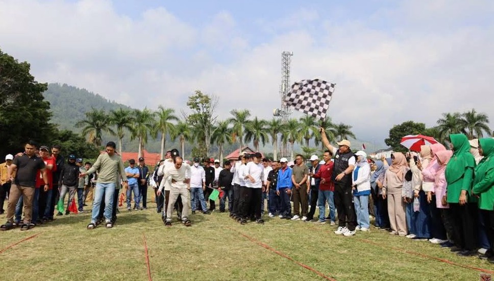 Semarak HUT RI ke-81, Pemkot Sungai Penuh Adu Kekompakan Lewat Lomba Tradisional