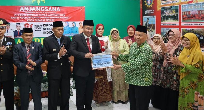 Kado Kemerdekaan untuk Anak Panti, Alfin dan Azhar Salurkan Rp200 Juta