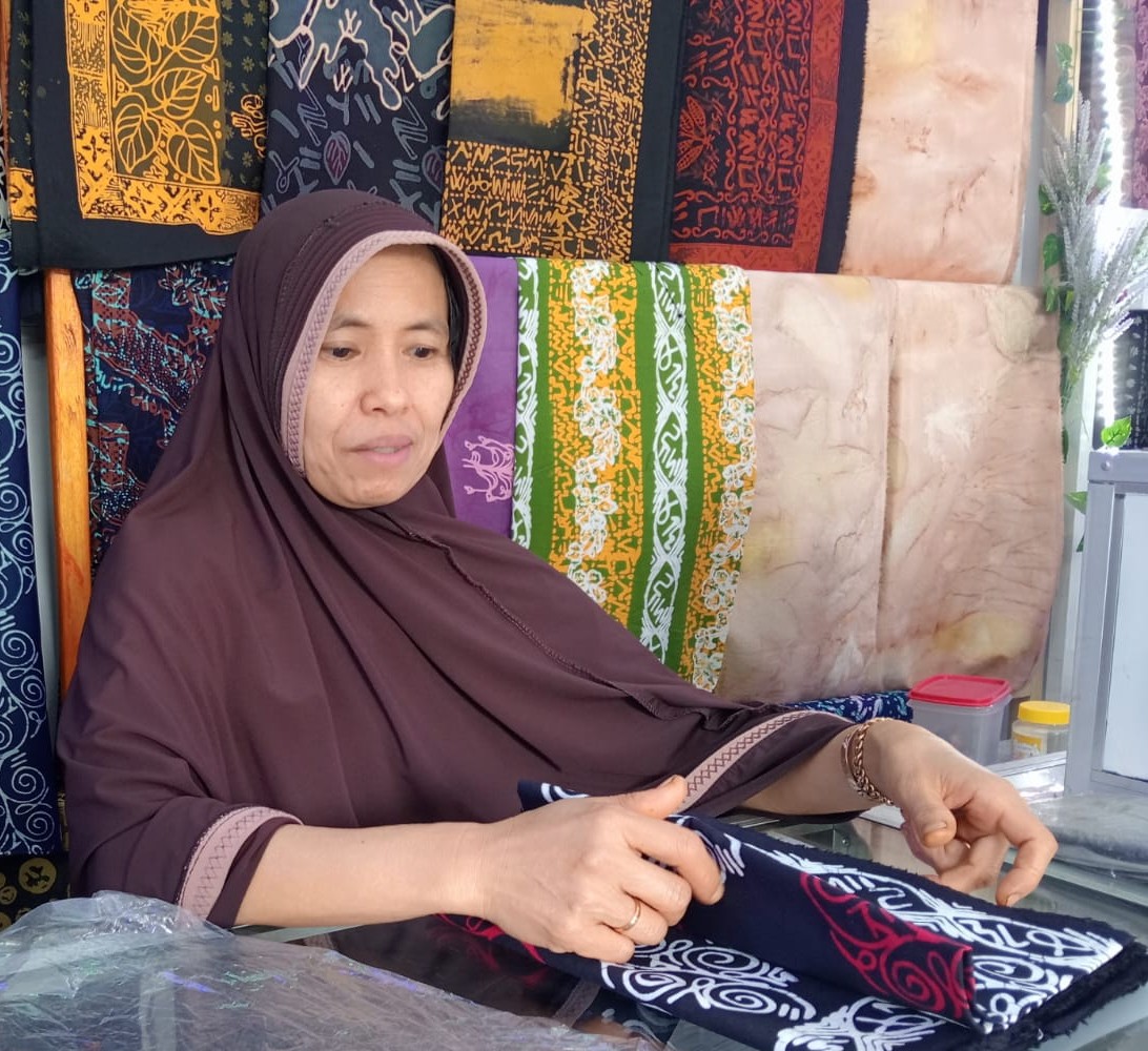 Jelang HUT ke-81 RI, Pesanan Batik Merah Putih di Sungai Penuh Meningkat