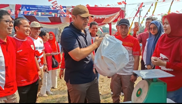 Sampah Jadi Tabungan, M. Syukur Bawa Plastik dari Rumah Dinas ke Bank Sampah Pulau Kemang