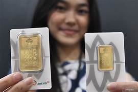 Harga Emas Antam Pekan Ini Naik Turun, Berakhir Turun Rp9.000 per Gram