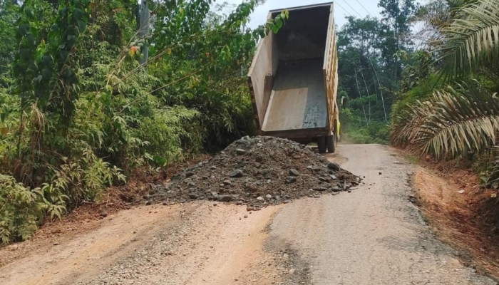 Jalan Rusak Mulai Diperbaiki, Warga Rasau dan Selango Merangin Merasa Lega