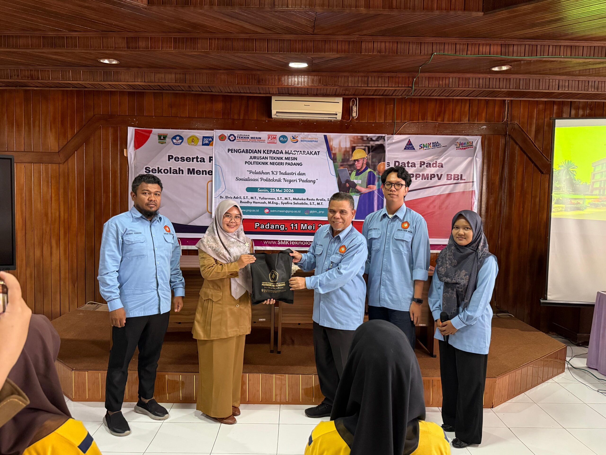 PNP Bekali 38 Siswa SMK Teknologi Plus Padang dengan Pengetahuan K3 Industri