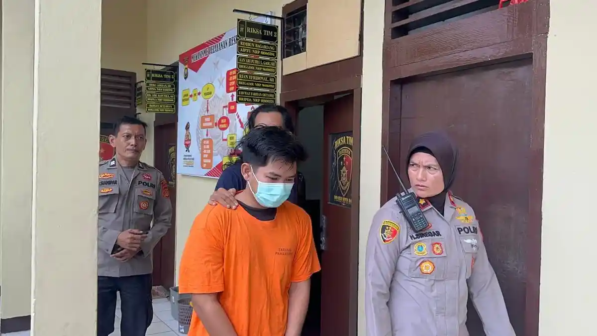 Asyik Video Call di Atas Motor, Hp Mahasiswi di Jambi Dijambret