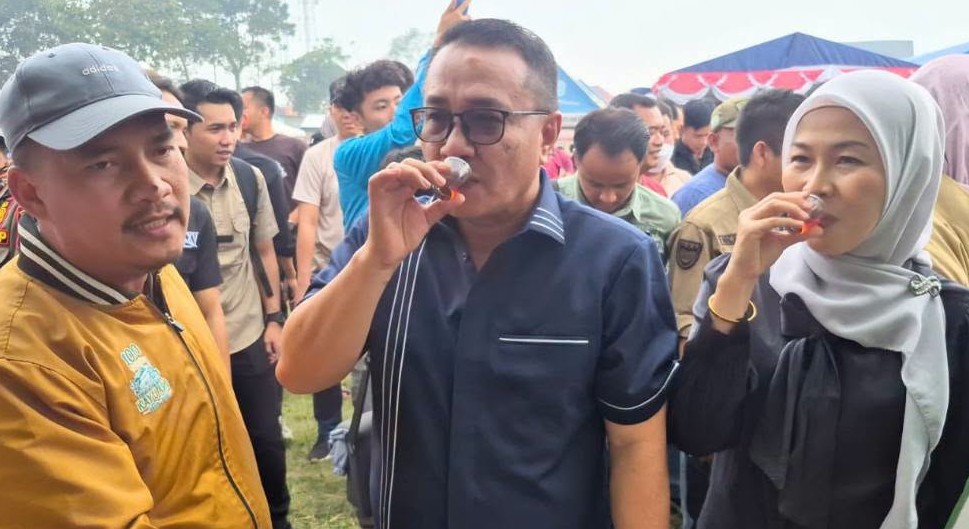 Wako Alfin Nikmati Secangkir Kopi di Festival Kopi Kerinci