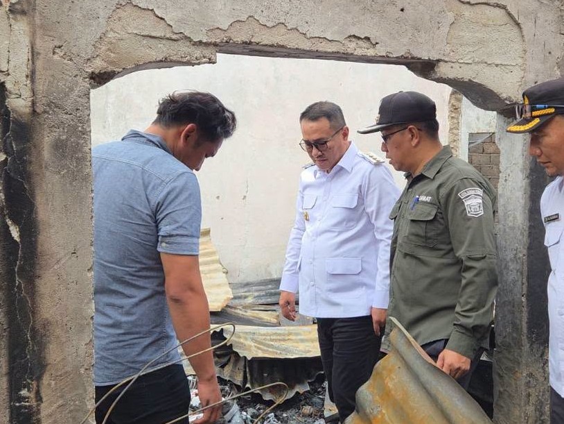 Wali Kota Alfin Bawa Bantuan untuk Korban Kebakaran,