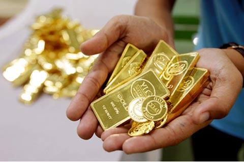 Investor Kembali Cemas, Harga Emas Merosot Tajam 2,2 Persen