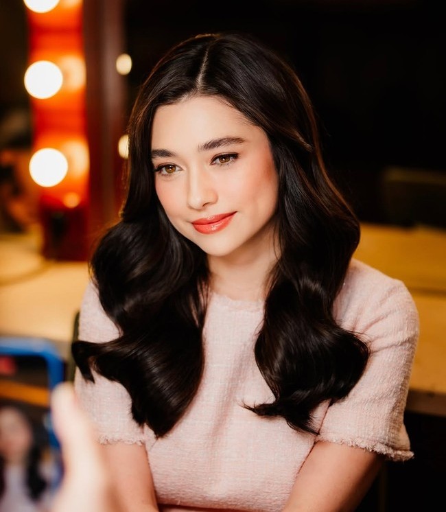 Amanda Rigby Tampil Memesona,Siapa Sosok Amanda Rigby?