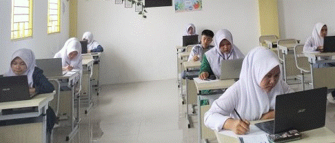 OMI 2026 Dimulai, Siswa Madrasah Kerinci Adu Pintar di Layar Komputer