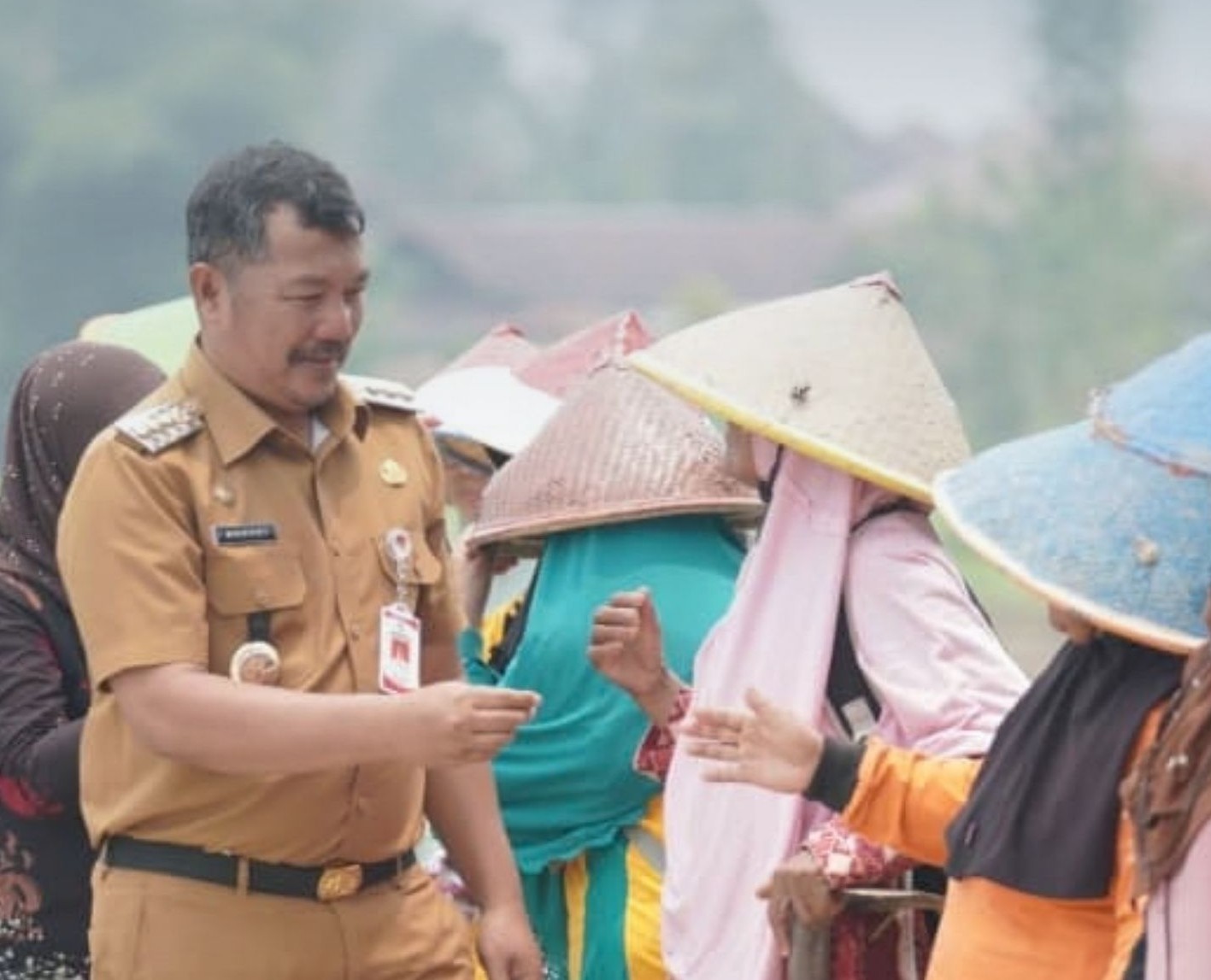 Bupati dan Wabup Kerinci Turun ke Sawah, PM-AAS Didorong Dongkrak Hasil Panen