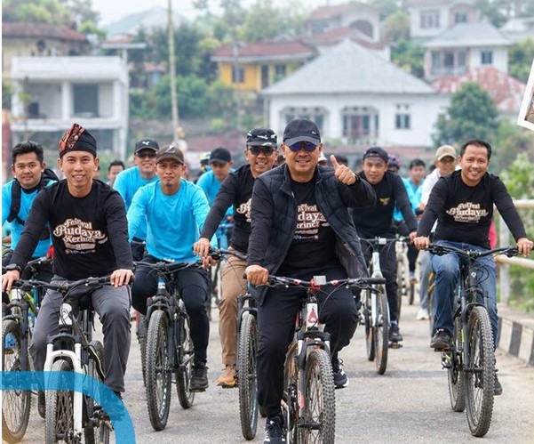 Bukan Sekadar Gowes! Monadi dan Murison Hidupkan Semangat Bakaritah di Danau Kerinci