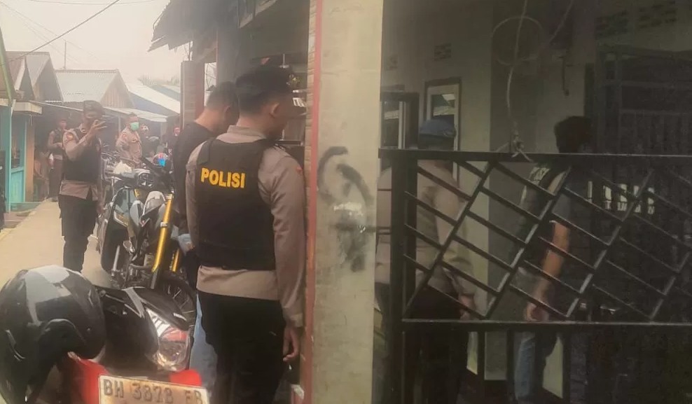 Polisi Gerebek Dua Lokasi di Tanjabbar, Sejumlah Orang dan Barang Bukti Diduga Sabu Diamankan