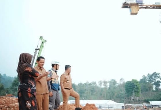 Monadi Tinjau Pembangunan RSUD Kerinci, Pastikan Progres Terus Berjalan